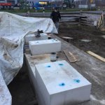 Angezeichnete Bohrlöcher nach der Auflage der Dampfmaschine