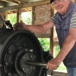 Friedel: Kolbenstange und Kolben im Zylinder verbaut