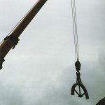 1998 - Herausheben des Schwungrades der Dampfmaschine mit Schwerlastkran zum Abtransport und Lagerung  bei der HASTRA in Lüchow (Wendland)